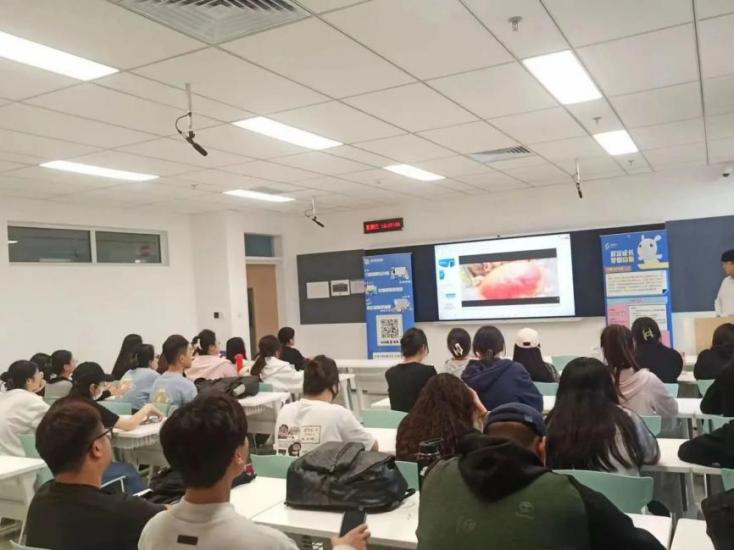 融匯中西，共創(chuàng)未來(lái) 青島黃海學(xué)院國(guó)際商學(xué)院的教育文化交流之路